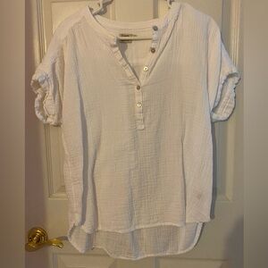 Faherty brand cotton gauze dolman sleeve top, size medium, EUC, white